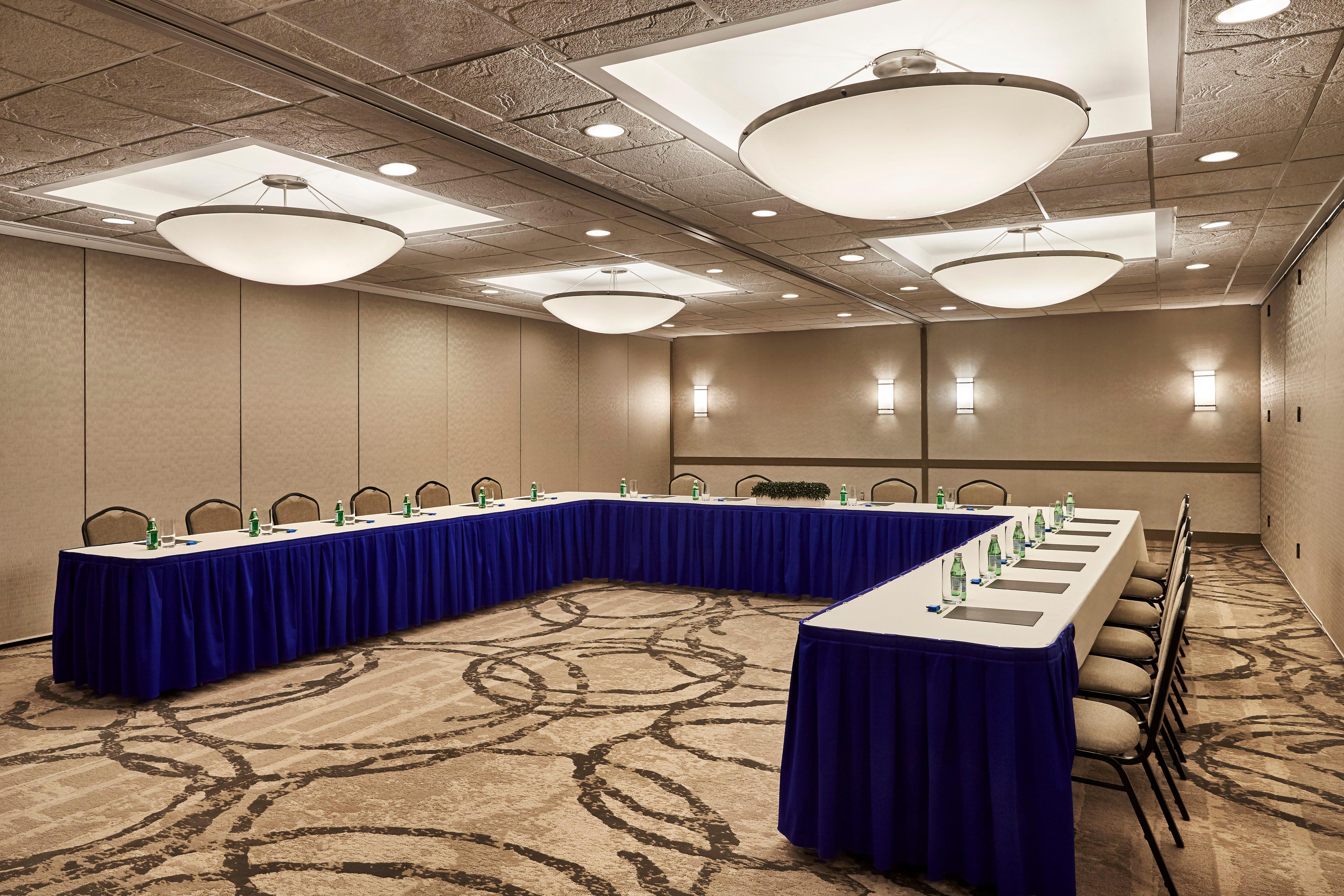 Holiday Inn Alexandria At Carlyle By Ihg Экстерьер фото