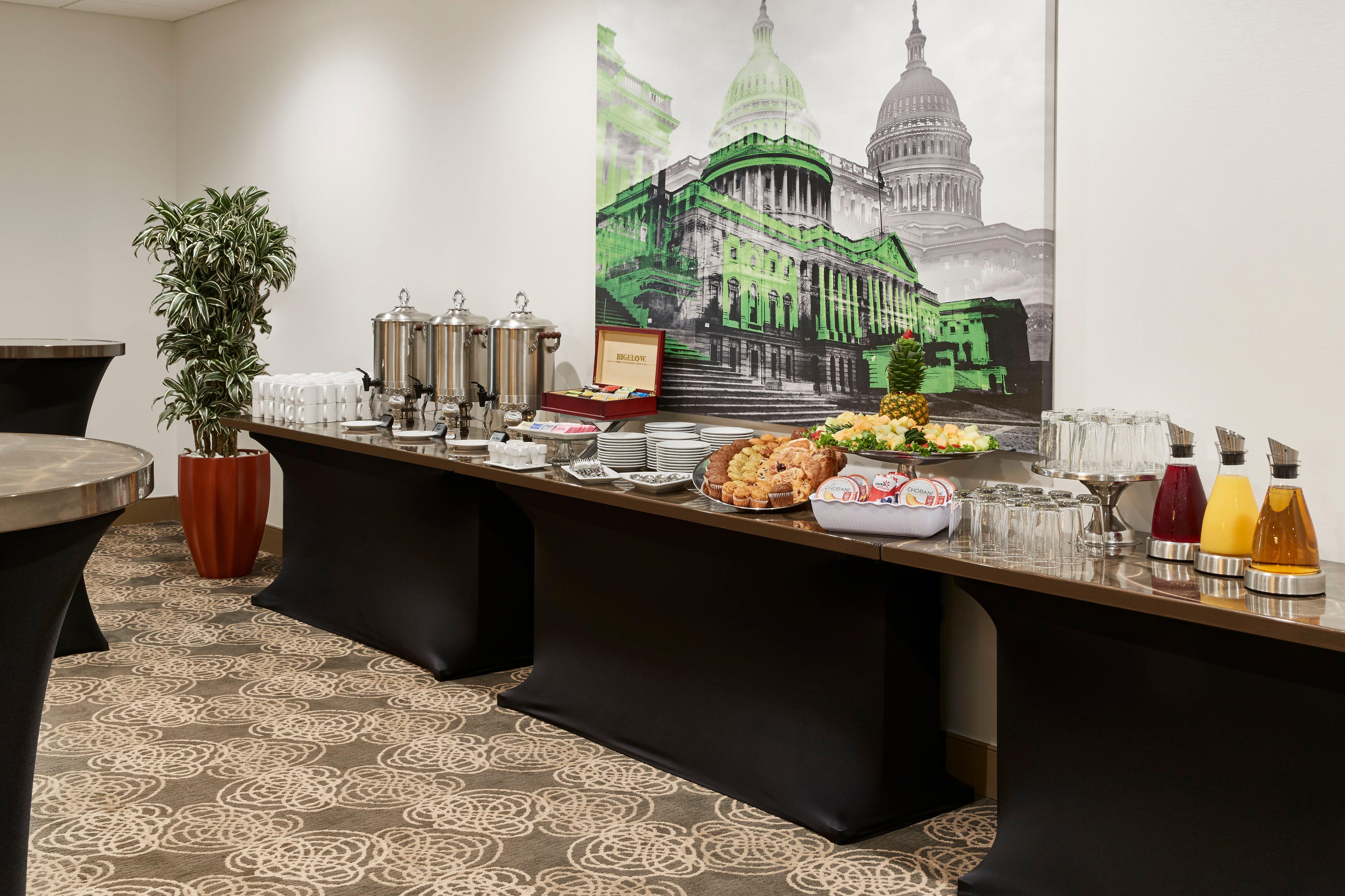 Holiday Inn Alexandria At Carlyle By Ihg Экстерьер фото