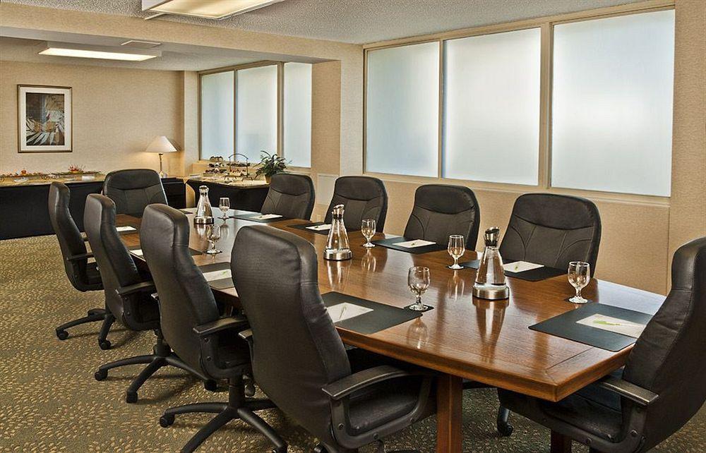 Holiday Inn Alexandria At Carlyle By Ihg Экстерьер фото