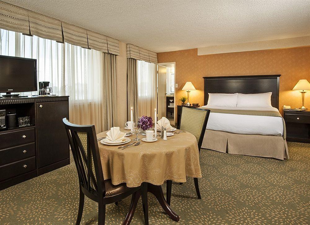 Holiday Inn Alexandria At Carlyle By Ihg Экстерьер фото