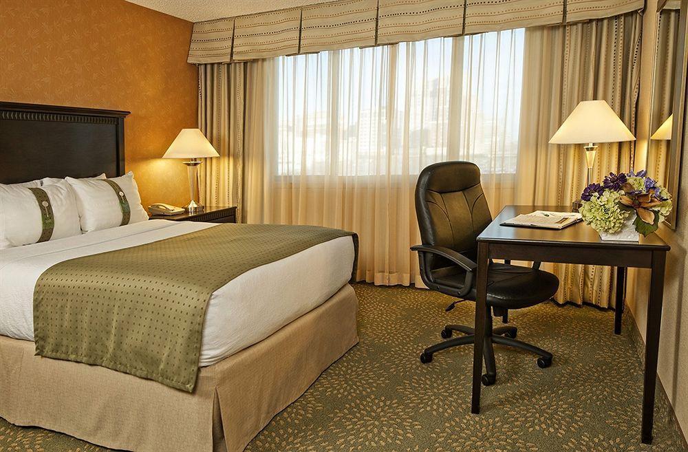 Holiday Inn Alexandria At Carlyle By Ihg Экстерьер фото